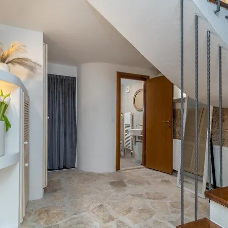 Manero Semesterbostad Trogir