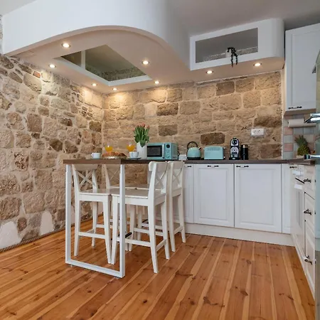 Manero * تروغير